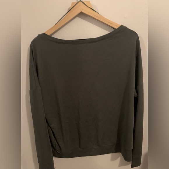 Fabletics Pullover - Picture 2 of 3